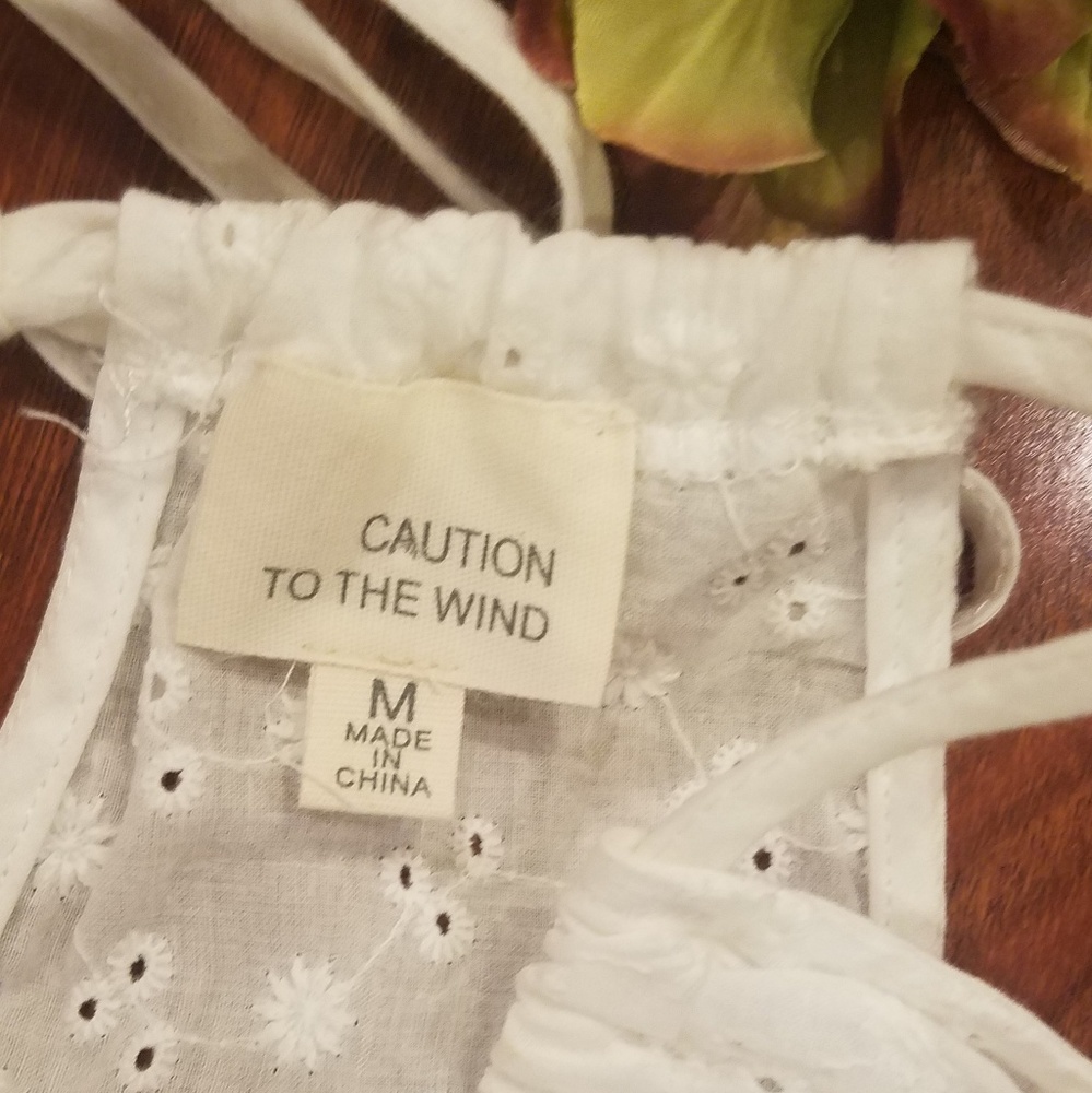 Caution To The Wind White Lace Halter Top Medium - Picture 5 of 6
